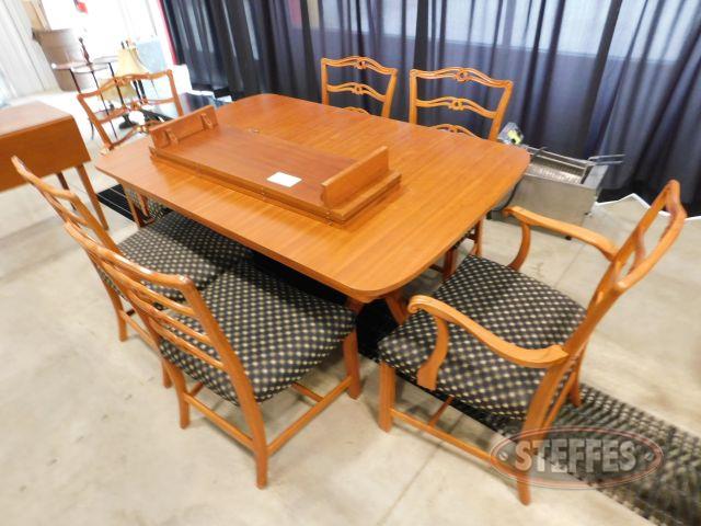 Dining room table, 6 chairs, 3 leaves